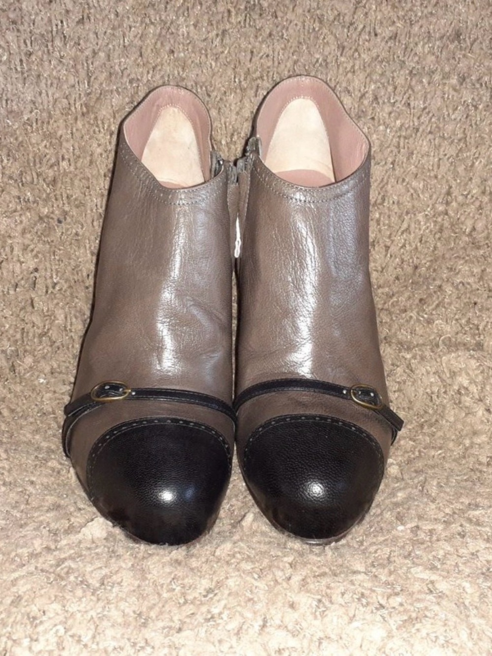 L'AUTRE CHOSE-Gray Taupe/Black Leather-Side Zip Booties-Sz 39 |8.5 Cap Toe Italy